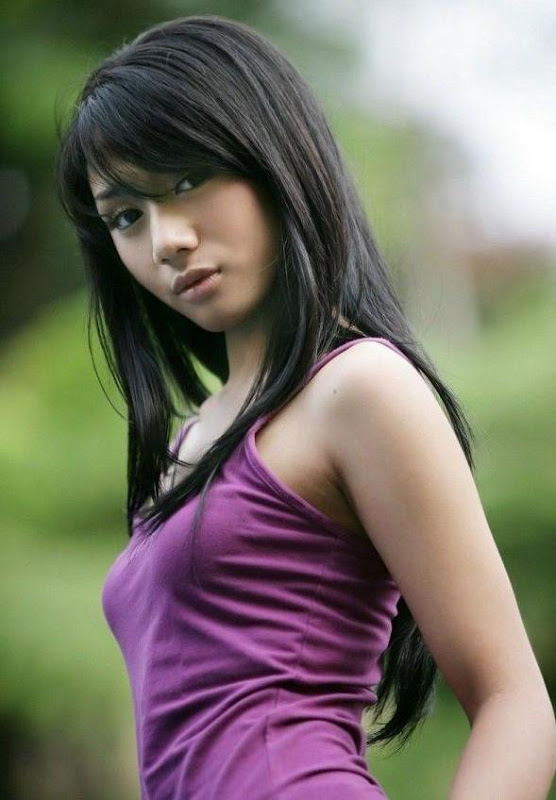 Dina Aulia | Model of the week 4