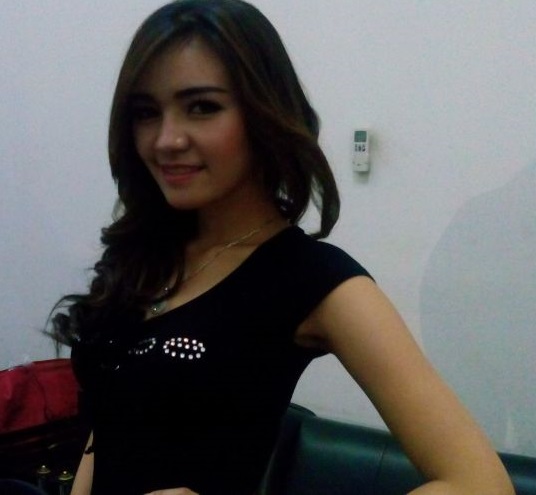 Regina Frissilia | Selebriti3