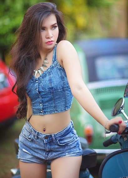 Maria Vania | Car Model4