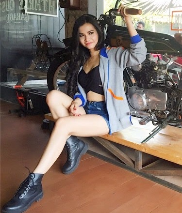 Maria Vania | Car Model7