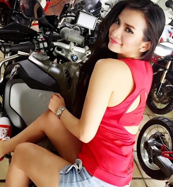 Maria Vania | Car Model9