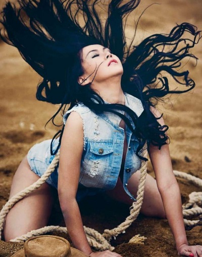 Anneke Carolline | Selebriti1