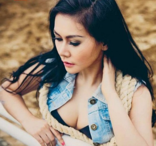 Anneke Carolline | Selebriti10
